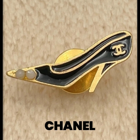 CHANEL Jewelry - SALE! Authentic CHANEL Black 🖤 & Gold High Heel Pumps Pin